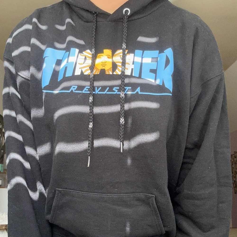 Thrasher hoodie!! Only worn once, and in great condition!! Super comfortable!!!!